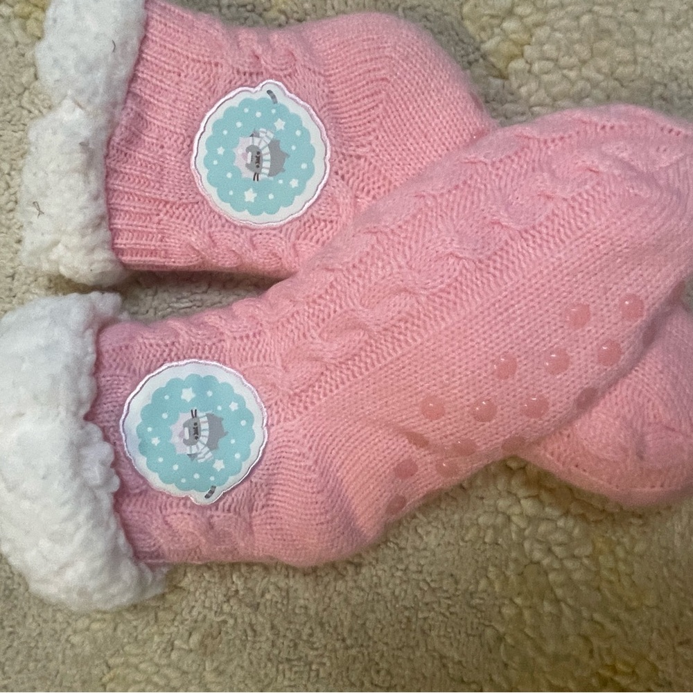 Pusheen slipper socks